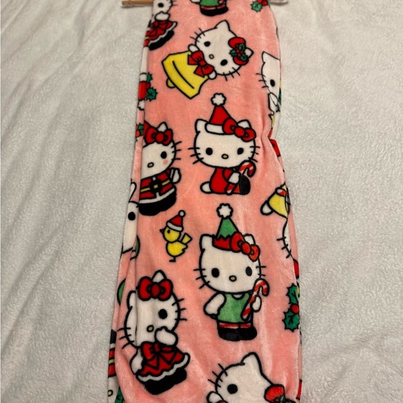 Hello Kitty Christmas Fleece Blanket 🐱🎄💖 - Picture 3 of 4